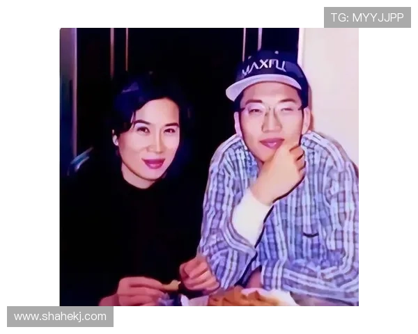 “完全家族”:不止于血缘,更是心灵的归属 “完全家族”:不止于血缘,更是心灵的归属